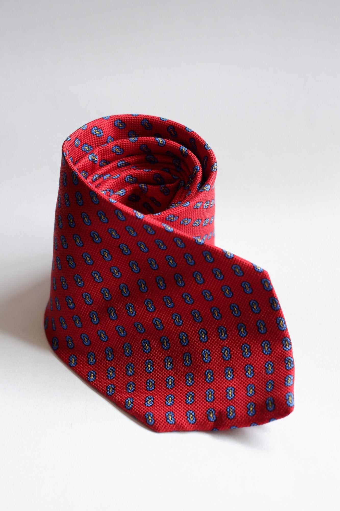 Lanolini Red with Blue Paisley Necktie